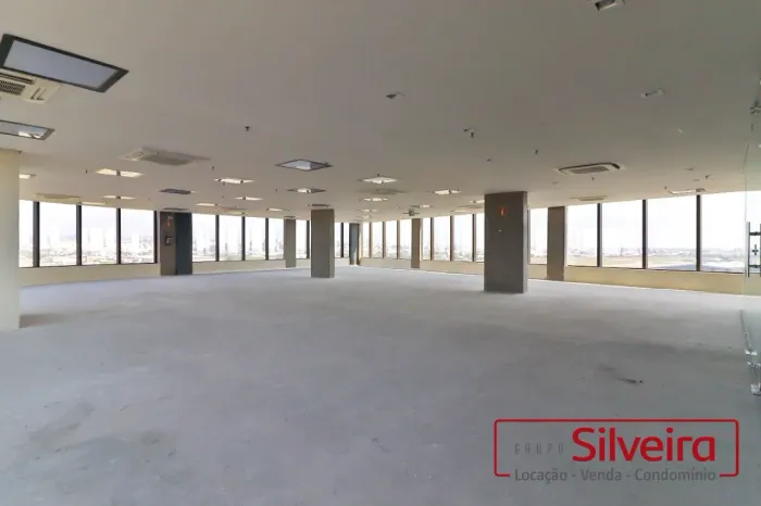 SALA COMERCIAL EM FRENTE AO AEROPORTO COM 280M²