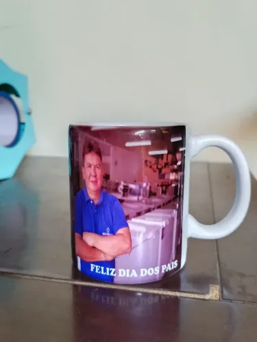 Caneca de porcelana personalizada