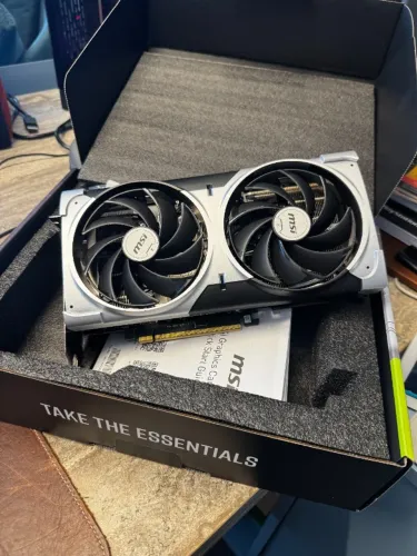 [1 mês de uso, com a nota e garantia] MSI GeForce RTX 5070 12G VENTUS 2X OC,12 GB GDDR7