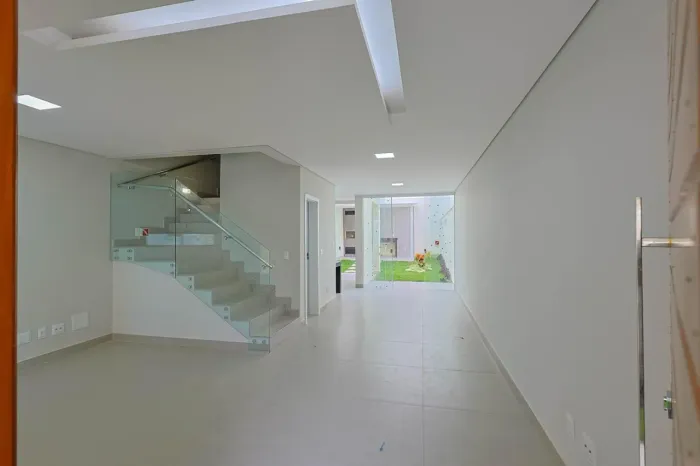 Casa à Venda - Nova Floresta, 4 Quartos, 160 m2