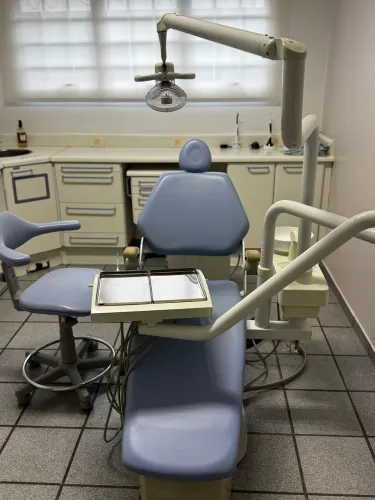 Vendo cadeira odontológica Kavo Unik com 2 mochos 