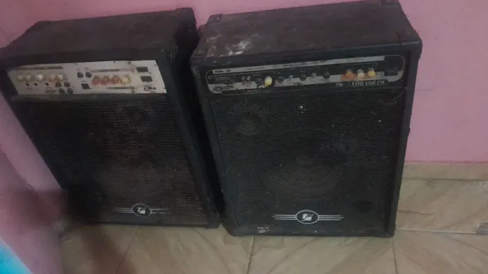 Caixa de som com saída de áudio queimada . Não entrega
