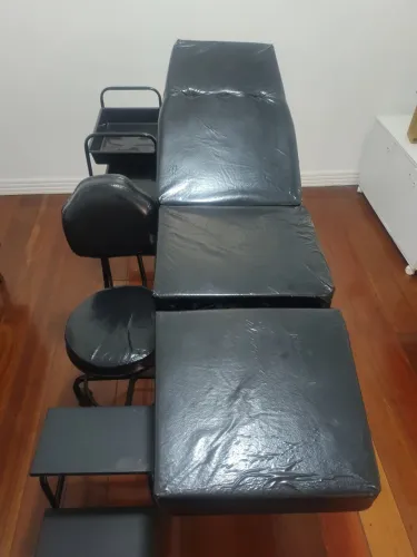 Maca Estética semi nova+carrinho+mocho+escada 