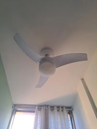 Ventilador de teto com controle remoto