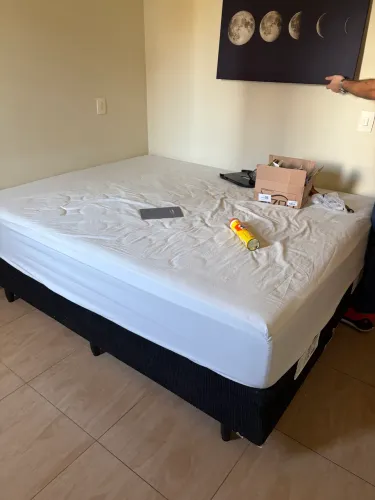 Cama Queen com Box - Semi-nova