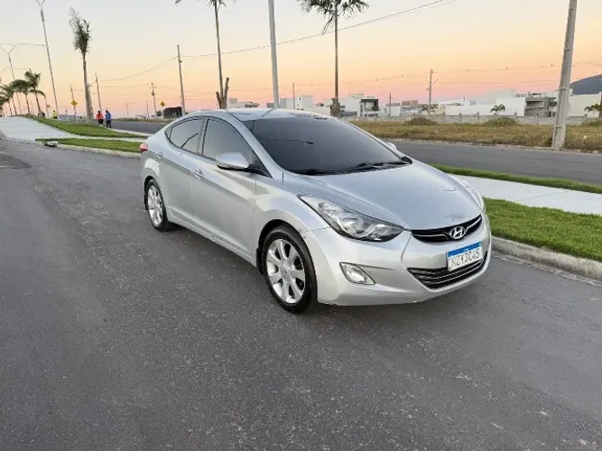 Hyundai Elantra GLS 1.8 16V Aut. 2013