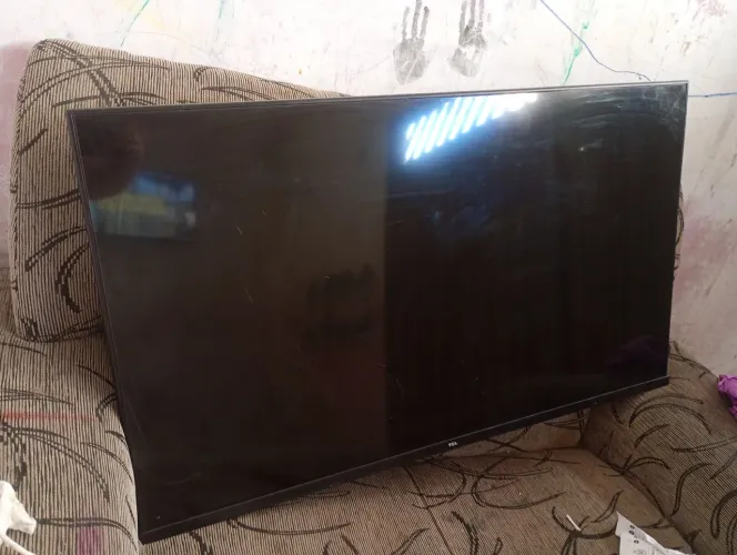 Vendo tv TCL 43 quebrada 