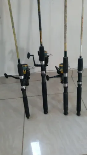 4 Varas de Pescar!!! 3 COM MOLINETE e LINHA!!! R$ 220,00