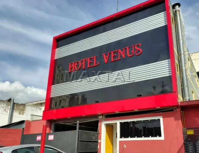 Prédio Comercial Completo 32 Salas com Banheiro e Estacionamento para 40 Carros