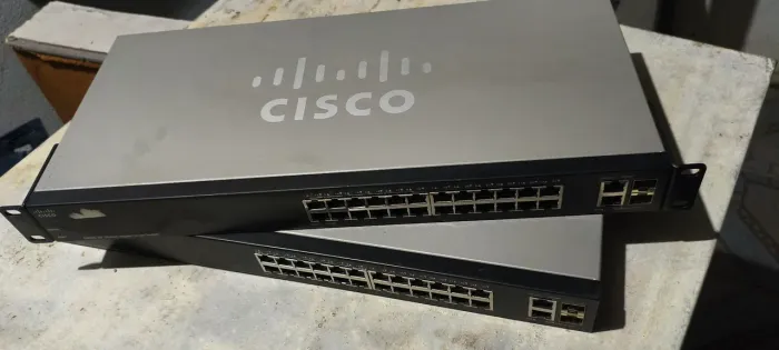 Switch Cisco SG220-26 Smart Switch Gerenciável 26 Portas Gigabit