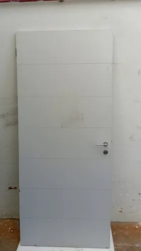 porta em madeira 210x0,90 formicada com fechadura la fonte e chave