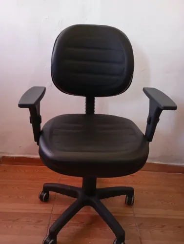 Cadeira de Escritório Ergonomica Preta com Rodas