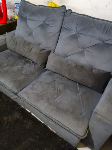 ? Sofá Reclinável 2m Vira Cama Cinza Escuro + 2 Rolinhos - R$ 750