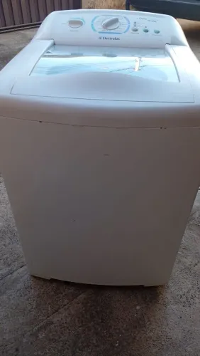 Vendo máquina de lavar roupa Electrolux de 12 KG funcionando perfeitamente revisada