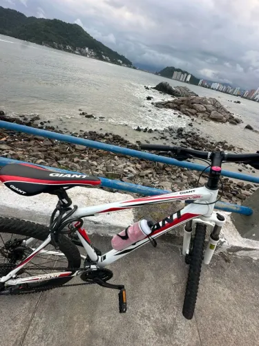 Bicicleta aro 26 Giant toda Shimano