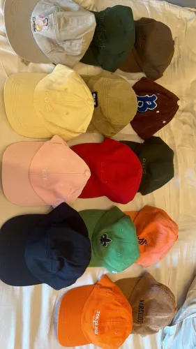 Lote de bonés novos 