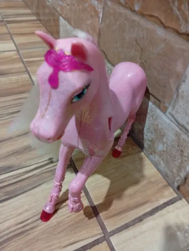 Cavalo Glimmer do filme Barbie Castelo de diamante funcionando. Nao tem asas.