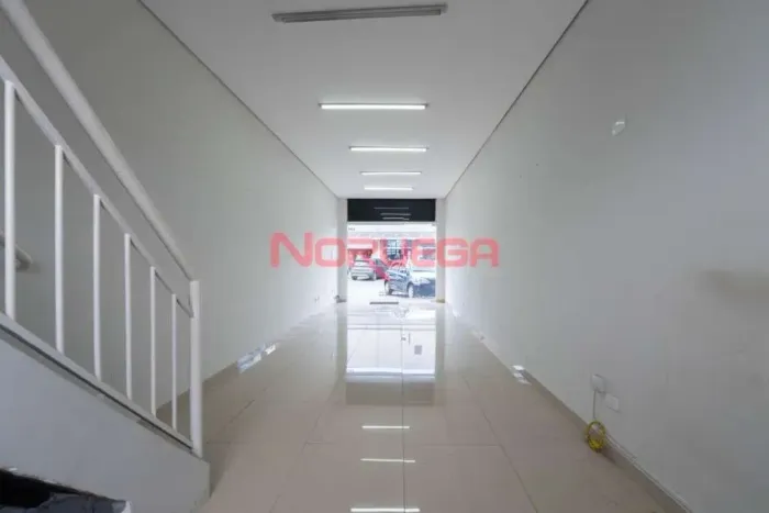 Loja comercial para alugar em Curitiba no bairro São Lourenço com 50m²