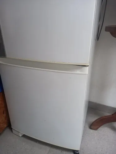 Geladeira PANASONIC