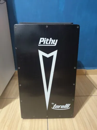 Cajon elétrico Pithy by torelli inclinado com captação tp108