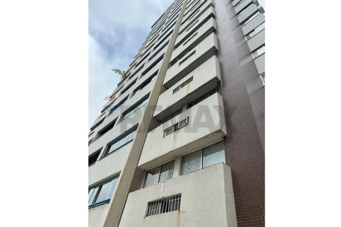 Apartamento 3 quartos 1 suíte 1 vaga de garagem excelente localização em Boa Viagem