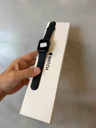 Apple Watch SE2 40mm preto gps seminovo impecável - Centerfix Apple 