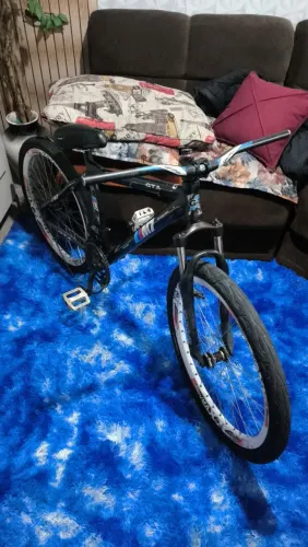 Bicicleta GTA m7 das top , com alguns detalhes esta sem macaquinho e sem freios, e sem bnc