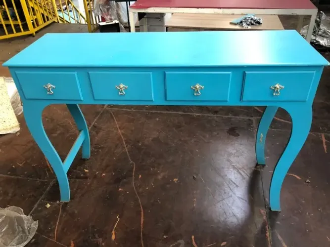 Mesa Com Quatro Gaveta