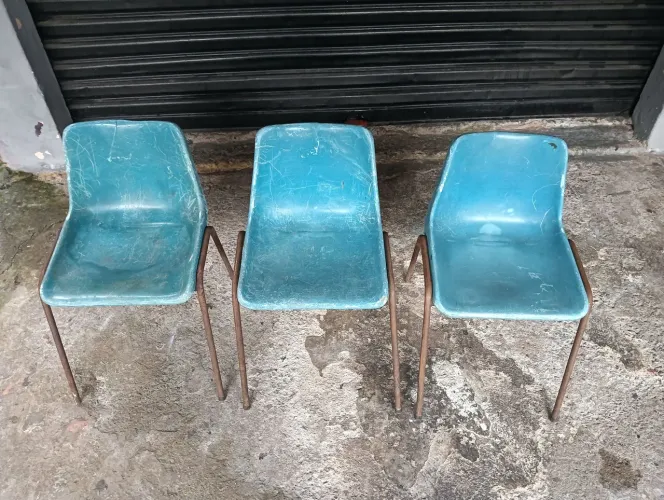 3 CADEIRAS CONCHAS FAZER REPARO COM DEFEITO