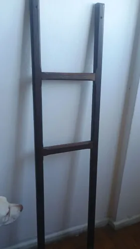 Escadinha de madeira 