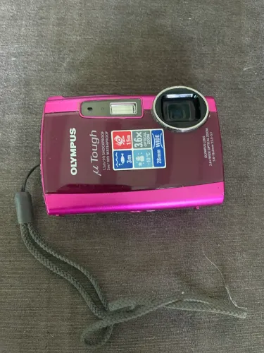 Vendo maquina OLYMPuS sem detalhes 