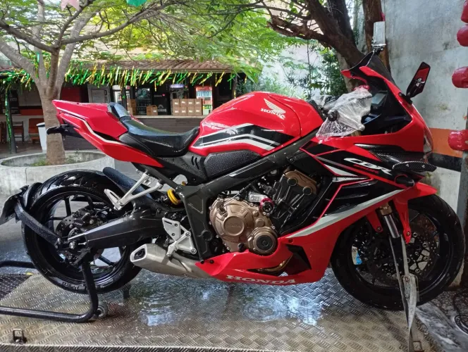 CBR 650 R 