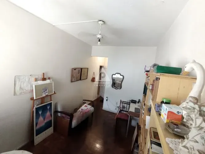 Quarto e sala com suíte e área de serviço na Tijuca