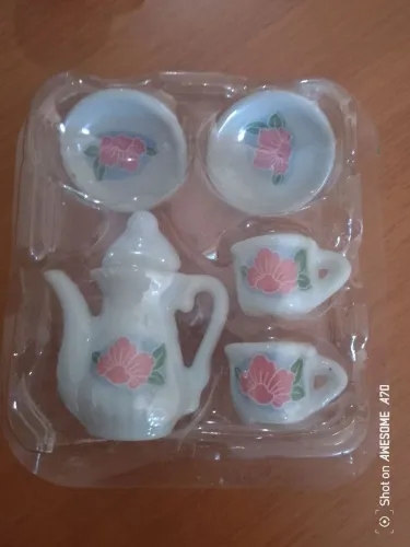 Vendo essa miniatura de jogo de chá,em porcelana