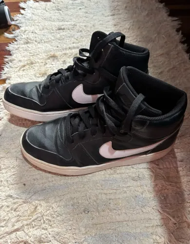 Tênis Nike original em couro, preto e branco tamanho 38 cano alto