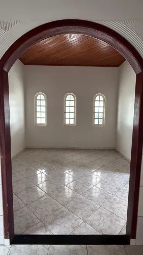 Aluga-se 1 casa com 3 quartos, sendo 1 suite. Sala de está sala de jantar, cozinha, áreas!