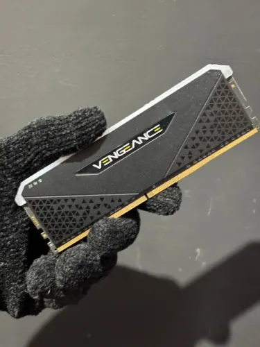 Memória Ram - Corsair Vengeance - RGB RS, 16GB, 3600MHz, DDR4 (Preta)