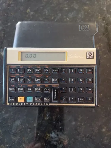 Calculadora financeira HP 12c com capa protetora