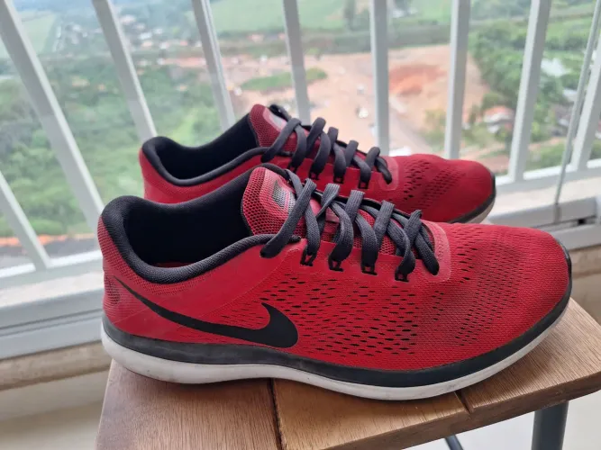 Tênis Nike R$150,00  cada 