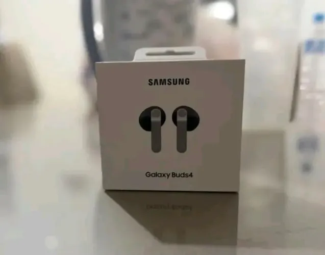 Galaxy Buds 4! Novo na caixa.