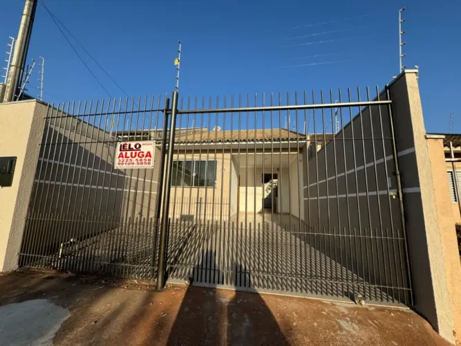Casa para alugar no Jardim Paris III em Maringá com 2 quartos e terreno de 150 m²