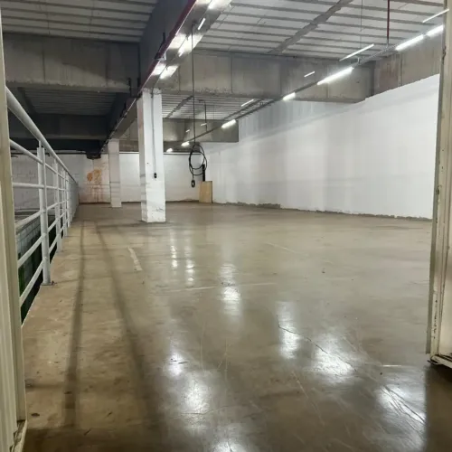 Galpão/Depósito/Armazém para aluguel possui 274 metros quadrados