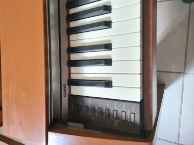 Piano eletrônico 