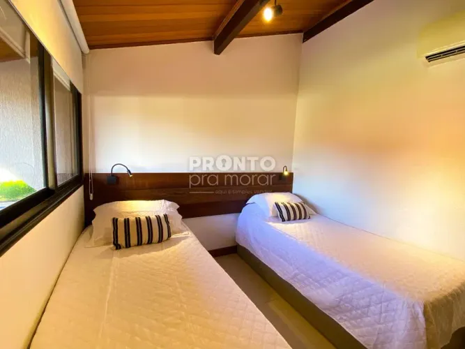 Casa de Condomínio com 4 quartos em Muro Alto