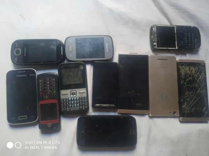 Lote de celular alguns até liga 