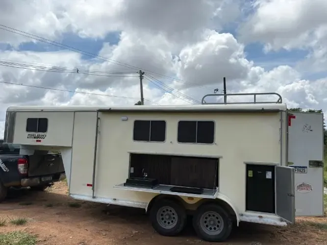 Trailer America 2 cavalos com Ap e Cozinha