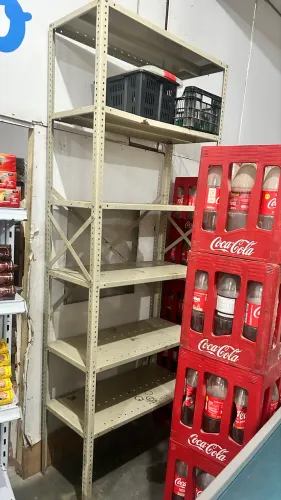 Estante de ferro reforçada