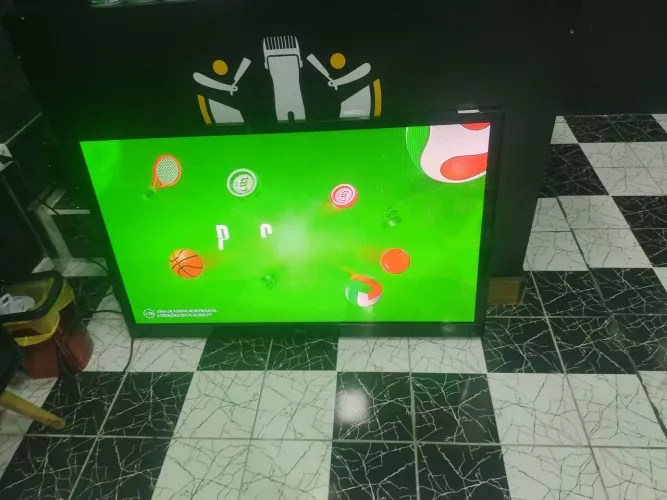 Vendo Tv lg 65 polegadas top de linha em estado de nova conforme fotos obs não e Smartv 