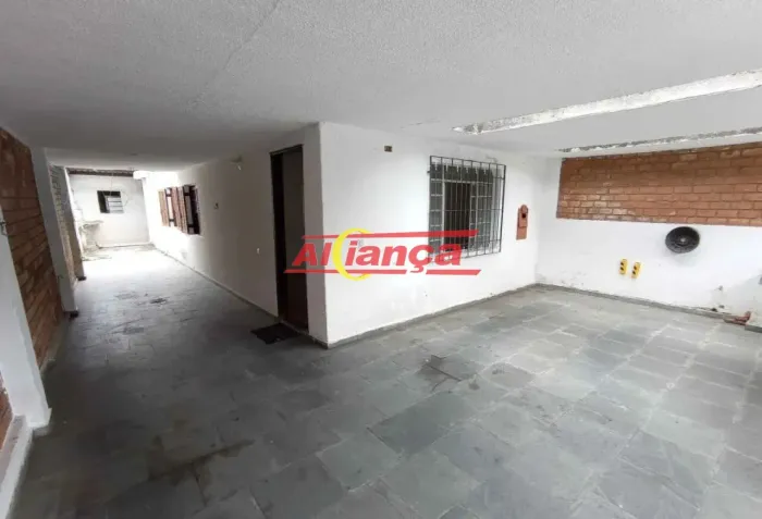Casa térrea à venda 2 quartos com Edícula de 1 dormitório no Macedo - 6 vagas