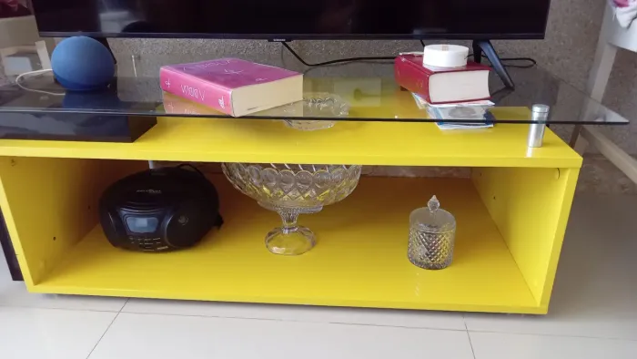 Vendo centro  de sala semi novo 150